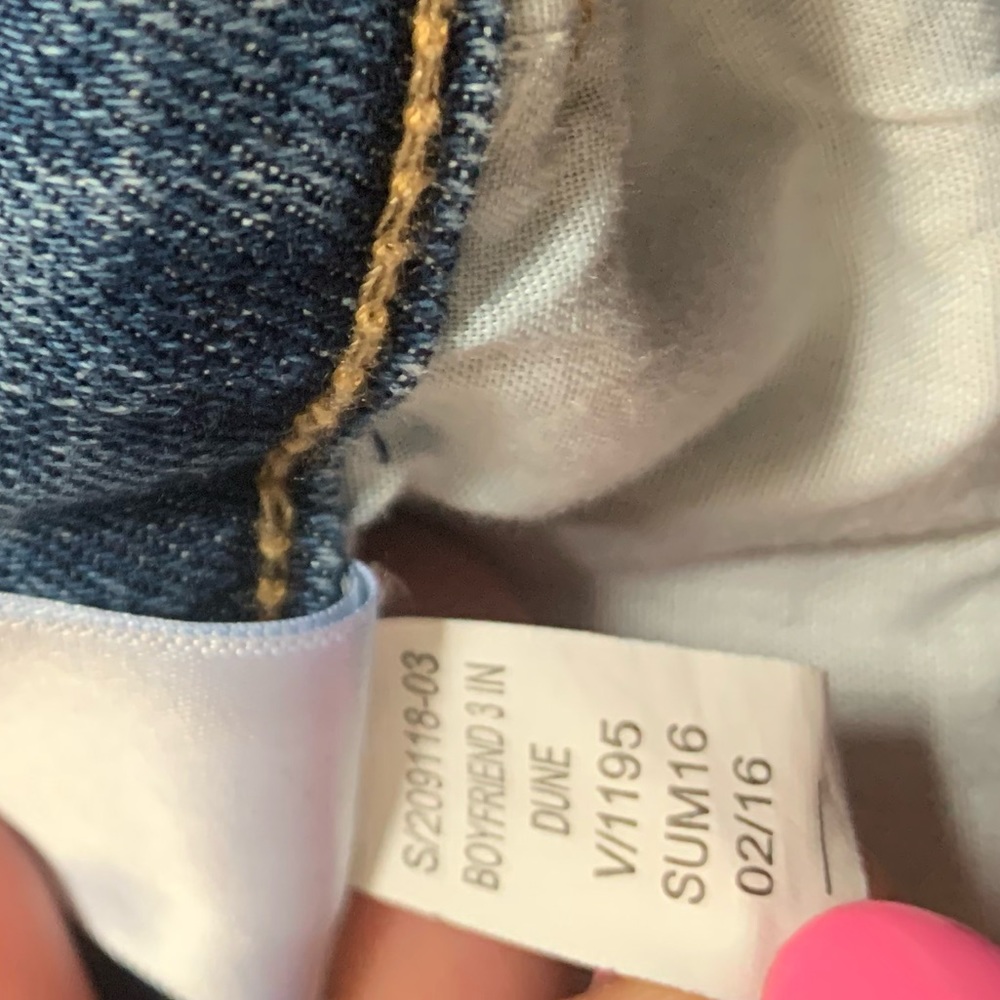 Old Navy Blue Denim Boyfriend Reg Jean Shorts Dune Wash Cuffed Hem Size 6 - Picture 13 of 13